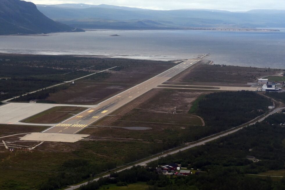 Lakselv lufthavn Banak har per i dag en rullebane på i overkant av 2.800 meter. Det gjør rullebanen til en av landets lengste.
 Foto: Sigurd Schanke