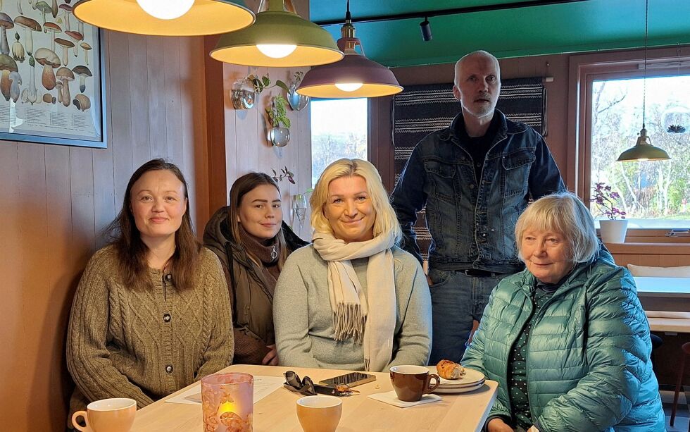 Kristine Stølen, Birgitte Ravna, Mariann Lindi og Tor Gustav Dal. Mariann Lindi og Åslaug Storbakk møtte hverandre på verdensdagen for psykisk helse.
 Foto: Torbjørn Monsen