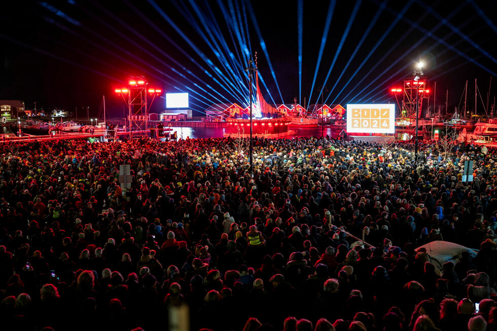 Rundt 20.000 mennesker opplevde en spektakulær åpningsseremoni med fokus på nordnorsk kultur, også den samiske.
 Foto: David Engom/Bodø2024