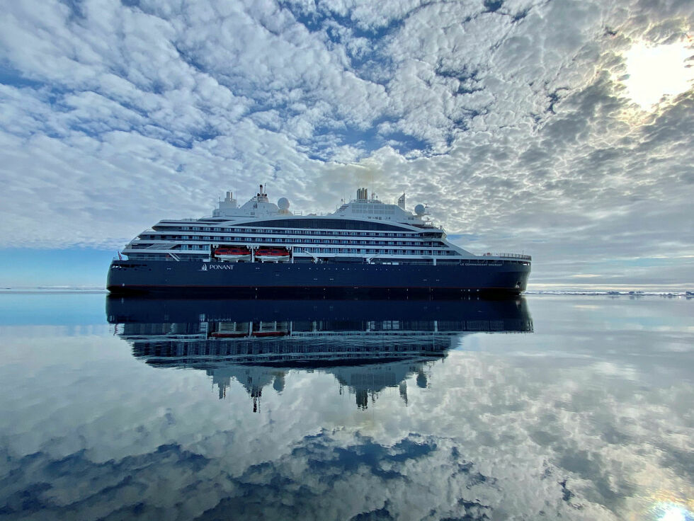 I oktober anløper verdens første cruiseskip med isbrytende egenskaper; Le Commandant Charcot, både Lakselv og Honningsvåg. Skipet på 30.000 bruttotonn har kun 270 særs godt betalende passasjerer om bord.
 Foto: Ponant Nicolas Dubreuil