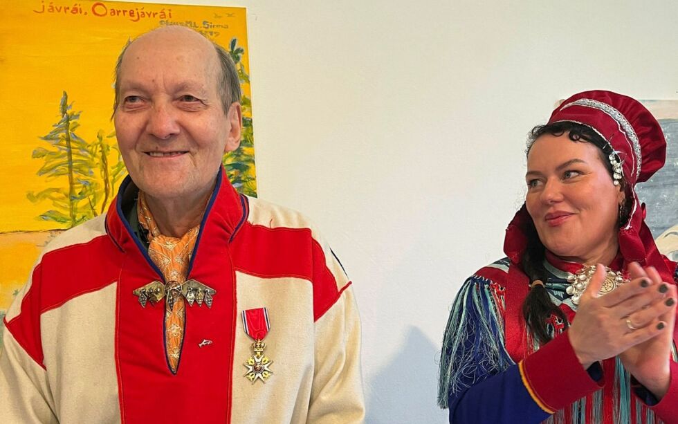 Kunstner Hans Ragnar Mathisen (77 år) ble slått til ridder av første klasse i den kongelige norske St. Olavs Orden.
 Foto: Elin Wersland