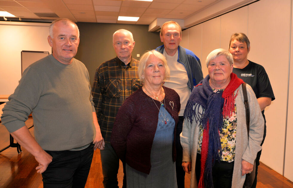 Delegasjonen på SFF-landsmøtet fra Sør-Varanger sjølaksefiskarlag: Foran Dag Steve Hansen, Astrid Daniloff og Anne Grete Bergersen. Bak Ørnulf Abrahamsen, Trond Kristiansen og Renate Lemika.
 Foto: Steinar Solaas