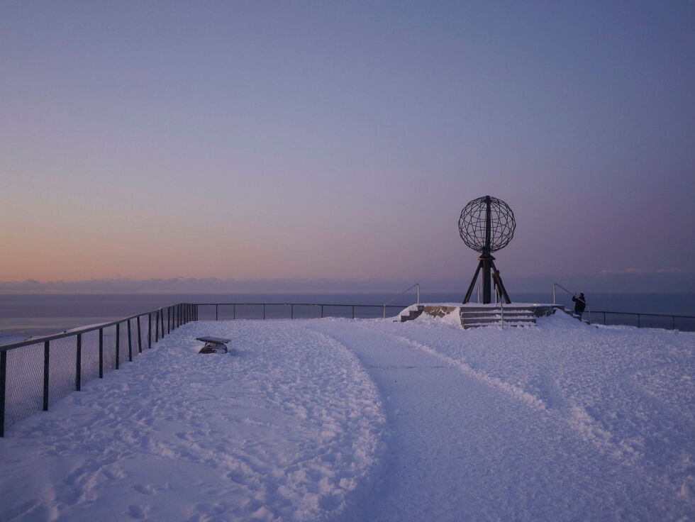 – Miljødirektoratet kom i år 1997 frem til at Nordkaps Vel ikke fremmet allemannsretten på Nordkapp. Dette direktoratet anbefalte allerede i 1997 at Miljødepartementet gikk til sak mot selskapet. Både straffesak og sivilsak ble nevnt av direktoratet. Dette fikk alarmklokkene til å slå hos Nordkaps Vel, og en avverge-aksjon ble igangsatt i 1998, sier Knut Bjørn Lindkvist.
 Foto: Geir Johansen