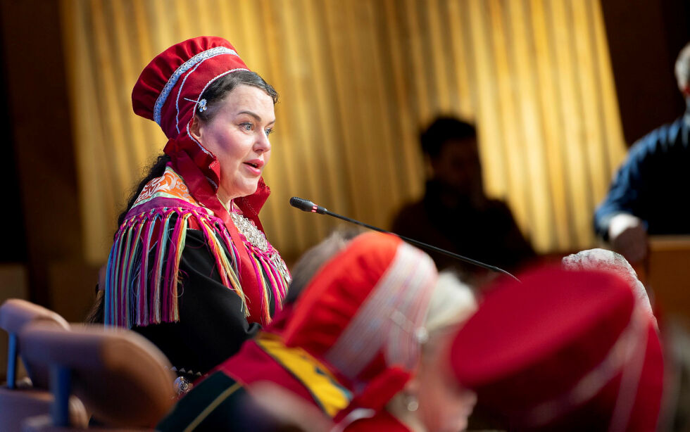 – Når det foreligger en konflikt som ikke kan løses politisk, så er det helt naturlig å gå til domstolene for å løse den, sier sametingspresident Silje Karine Muotka (NSR).
 Foto: Cecilie Bergan Stuedal