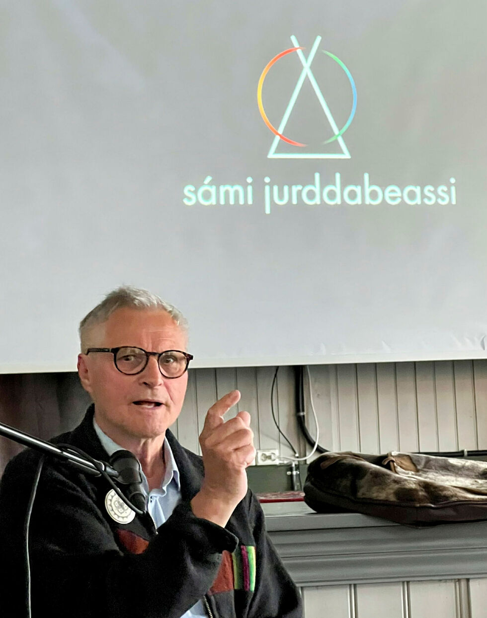 Eirik Myrhaug Partapuoli, som har engasjert seg i samfunnsøkonomiske spørsmål i flere tiår, påpeker at vi står overfor store utfordringer i dagens økonomiske system.
 Foto: Åsa Márgget Anti / Nils Isak Aslaksen Sara