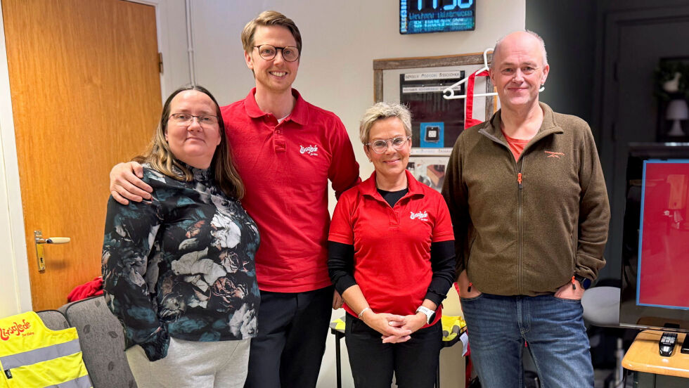 Kick-off på Solbrått: Fra venstre avdelingssykepleier Stine Strifeldt, Knut Wetting og Inger Johanne Helmen fra Livsglede for eldre, samt styrer Arnulf Sandvik.
 Foto: Irmelin Klemetzen