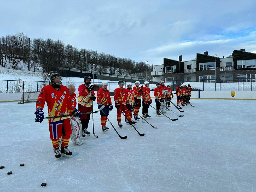 På Kirkenes puckers deltar spillere fra Ukraina og Russland sammen med finner og nordmenn.
 Foto: Guro Brandshaug