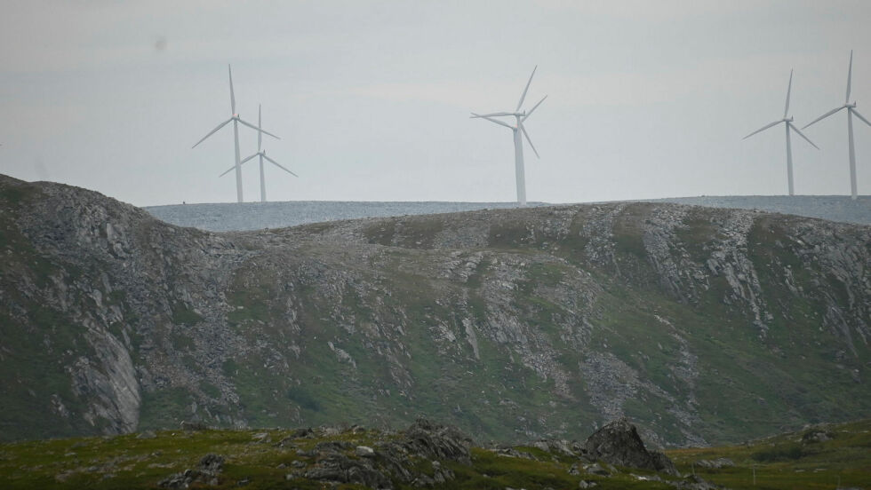 Kjøllefjord vindkraftverk på Nordkyn ble satt i drift i 2006. Nå kan det bli utvidet og få større vindturbiner.
 Foto: Irmelin Klemetzen