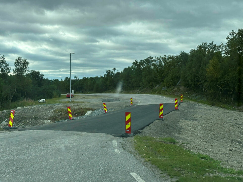 Med ny asfalt på plass over Vintervollbekken mangler kun tilsåing av grøftene før arbeidet er fullført med den mye kulverten.
 Foto: Hallgeir Henriksen