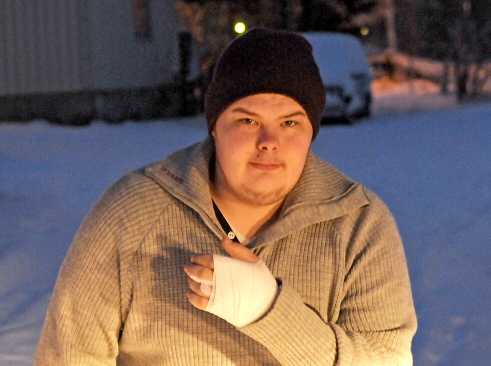 Hunden angrep Lars Olav Simonsen midt i Karasjok sentrum, bare meter fra helsesenter og rådhus.
 Foto: Stein T Svala