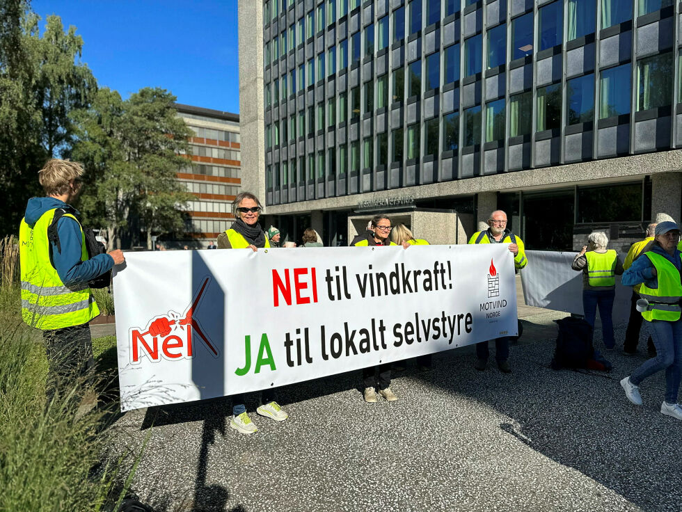 Motvind Norge gjennomførte en punktmarkering mot vindkraft over store deler av landet.
 Foto: Motvind Norge