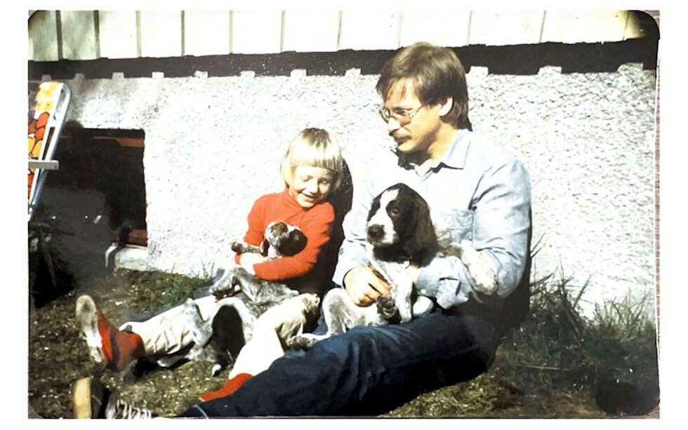 Barndomsbilde av Ingeborg Arvola sammen med sin far, Arne Gustav Arvola.
 Foto: Privat