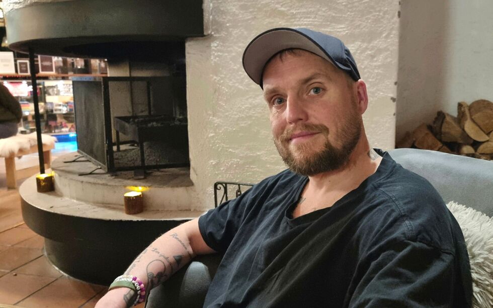 Ságat fikk en hyggelig prat med Stian «Staysman» Thorbjørnsen i lobbybaren på hotellet i Karasjok.
 Foto: Steinar Solaas