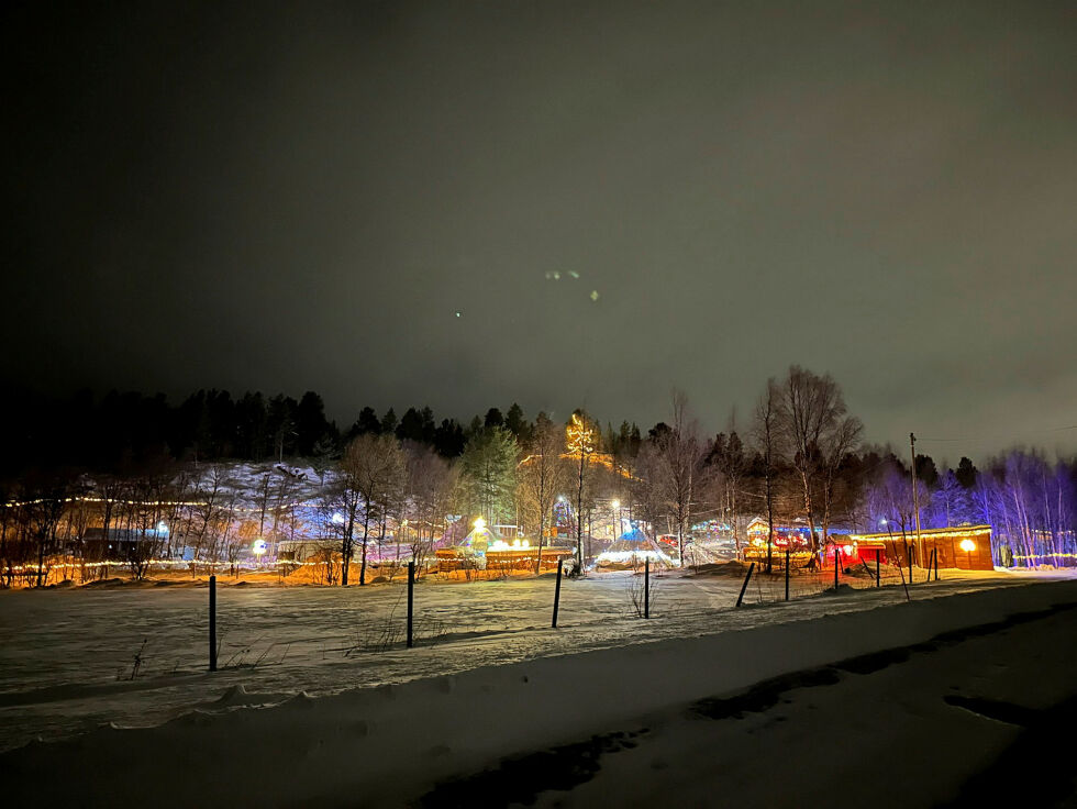 Man kan ikke annet enn la seg imponere av arbeidet som er lagt bak denne lyssettinga i Bjørnelvdalen.
 Foto: Hallgeir Henriksen