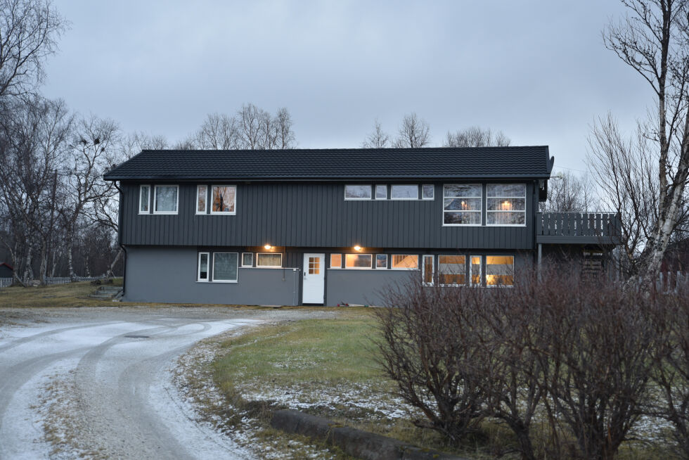 Denne eiendommen i Heg­ge­veien i Lakselv har fått ny eier.
 Foto: Oskar Melkeraaen Aas