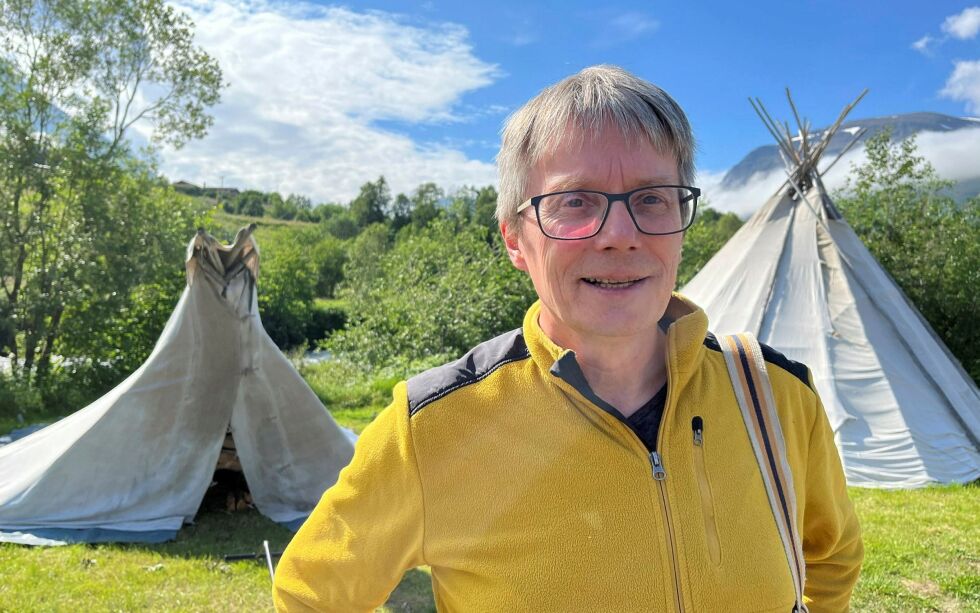 Dan Robert Larsen forteller at han joiker titt og ofte.
 Foto: Elin Wersland