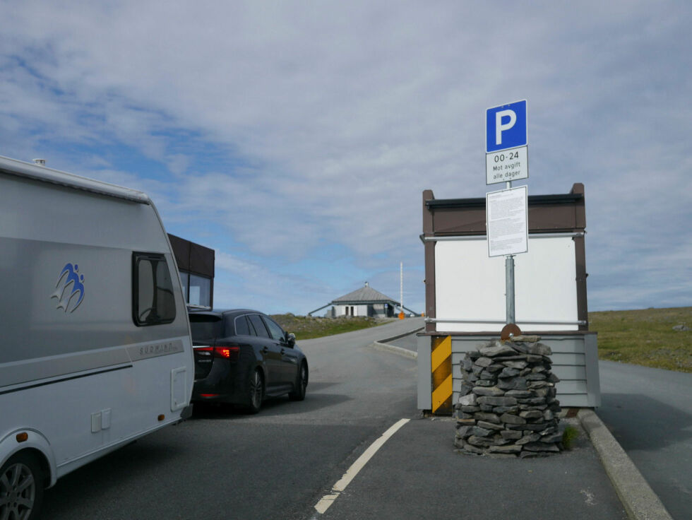 Torsdag 23. mai skal kommunestyret i Nordkapp ta stilling til om Scandic skal innvilges løyve for å ta adkomstavgift på Nordkapp. I formannskapet gikk tre representanter fra Sp og SV imot å gi løyve, mens fire representanter fra AP og Høyre gikk inn for å gi løyve.
 Foto: Geir Johansen